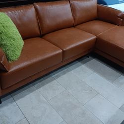 *Manager's Special*---Corsica Sophisticated Leather Sectional Sofa---Delivery And Easy Financing Available🙌