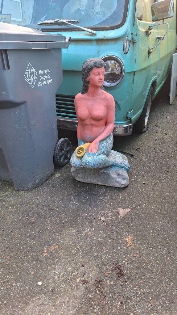YARD ART LARGE HEAVY 3' VINTAGE CONCRETE MERMAID STATUE / FOUNTAIN CEMENT FIGURE