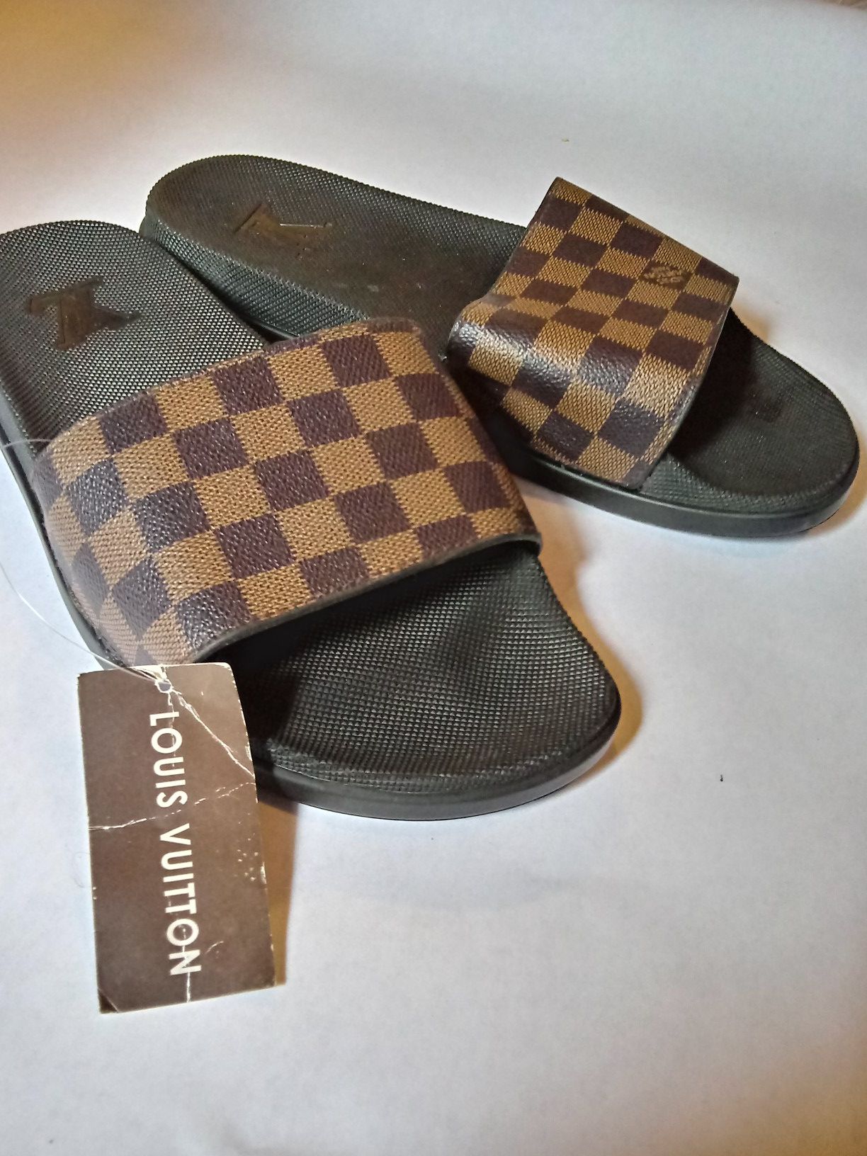 Louis Vuitton Slides NEW!! Mens Size 10 for Sale in Glendale, AZ - OfferUp