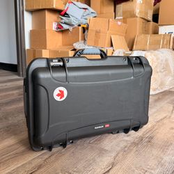 Nanuk 935 Hard Case with Heavy-Duty Wheels & Padded Dividers