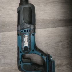 Makita XRH04