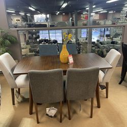 Brown Table w/ Butterfly Leaf and Multi Colour 6 Chairs / 7-piece Set