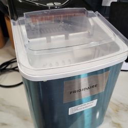 Frigidaire Countertop ice Maker