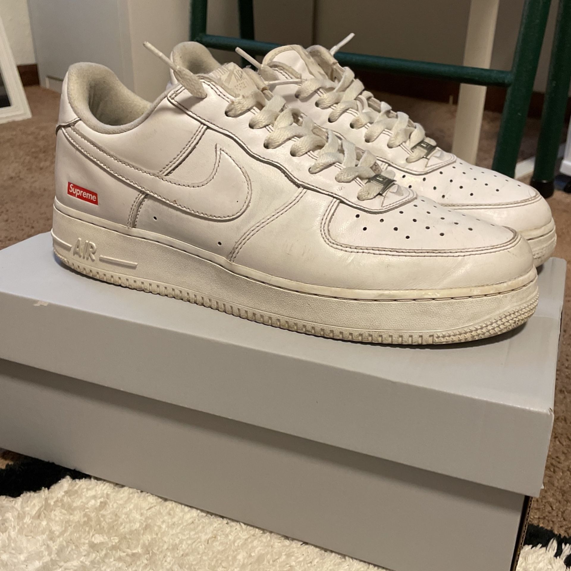 White Air force Supreme Size 9.5