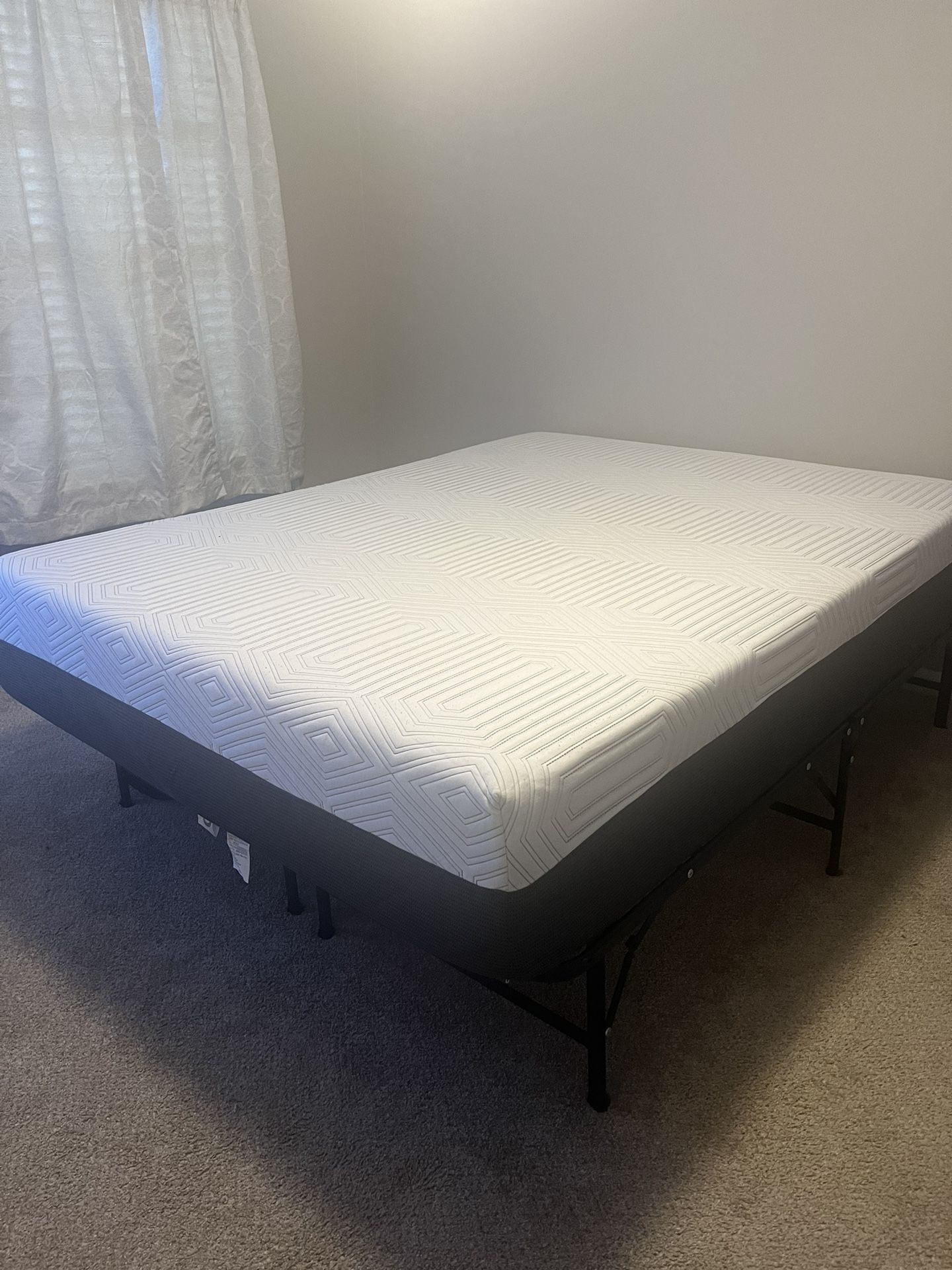 QUEEN Sleepy's Curve 12" Medium Memory Foam Mattress