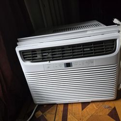 10,000 BTU FRIGIDAIRE A/C