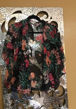 Floral shawl type / has sleeves top