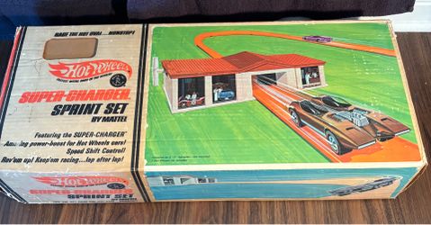 VINTAGE 1968 MATTEL HOT WHEELS SUPER CHARGER SPRINT SET IN BOX