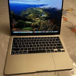 MacBook Air M2 Chip 13.6 Inches 