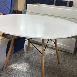 47 Inch Round Table