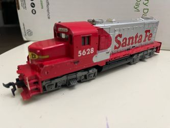 Santa Fe 5628 Model Train Locomotive