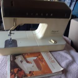 Sewing Machine Singer Futura II