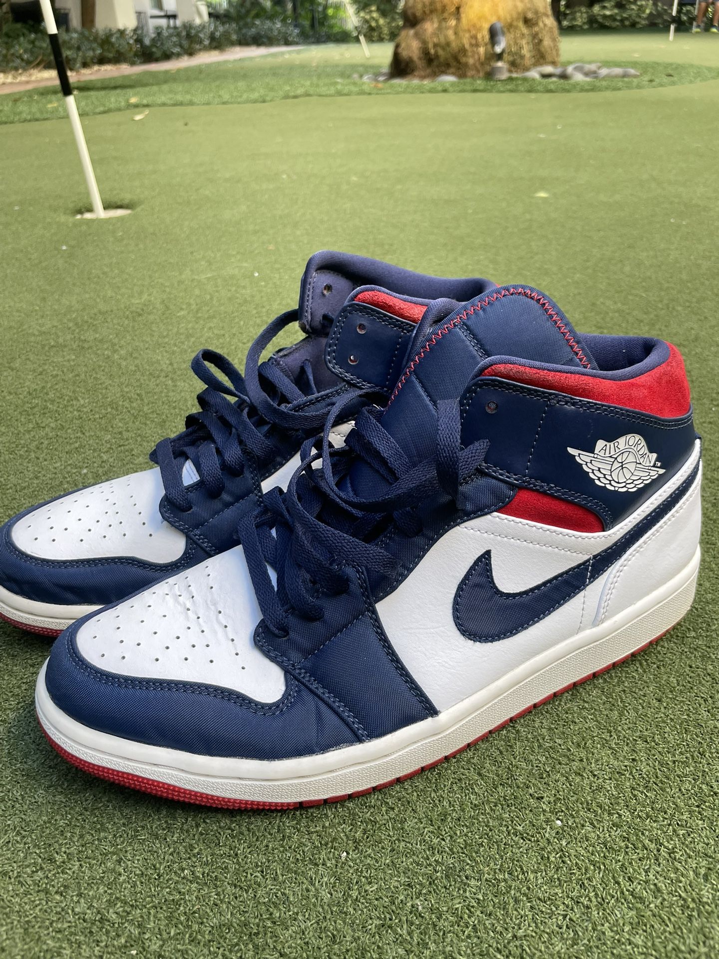 Air Jordan 1 Mid – USA – Size 11 (852542-104)