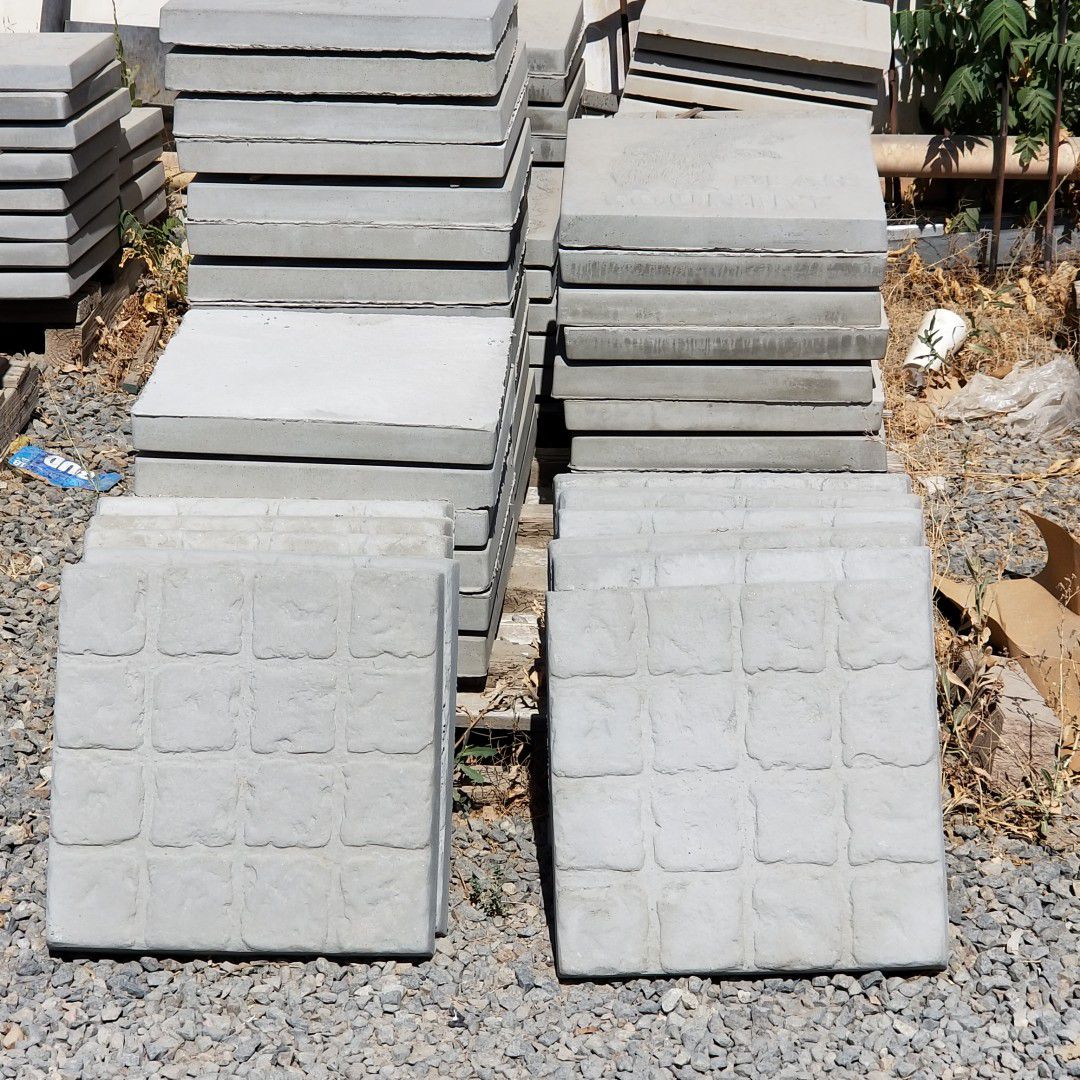 18X18 WITH DESIGN CONCRETE STEPPING STONES $10 EACH.
