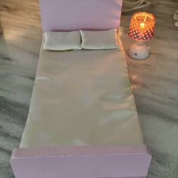 Kidkraft Doll bed dollhouse/Barbie furniture