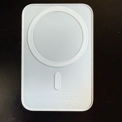Apple MagSafe Portable Battery Pack - White