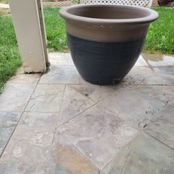 24" Rimed Pot