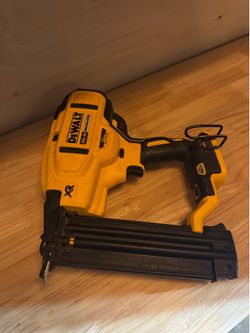DeWalt 20V MAX XR Brushless 18GA Brad Nailer (DCN680B) – Tool Only