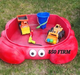 Large crab sandbox/kiddie pool w lid & toys