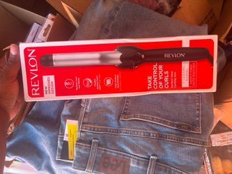 ✨ Revlon 1” Ceramic Curling Iron – New in Box