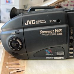 JVC 12x VIDEO CAMERA WITH CASE