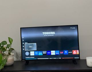 32" Toshiba Smart TV w/ Built-In Apps (Works Great!)