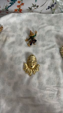 Into Clowns? Lapel Pins $10. Ea
