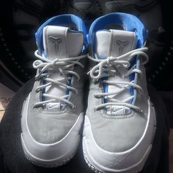 Shoe deal Nikes (size 10 half)