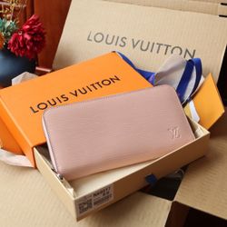 Lv Lady’s Pink Wallet With Box New 