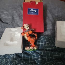 Disney Showcase Figurine (Tigger)