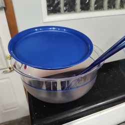 Tupperware Salad/Serving Bowl 
