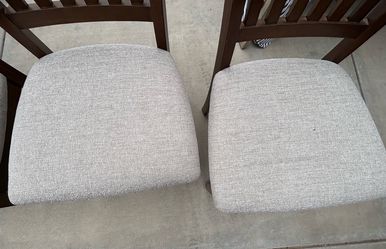 Round table with four chairs and center table