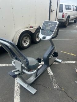 Precor RBK 835 recumbent bike