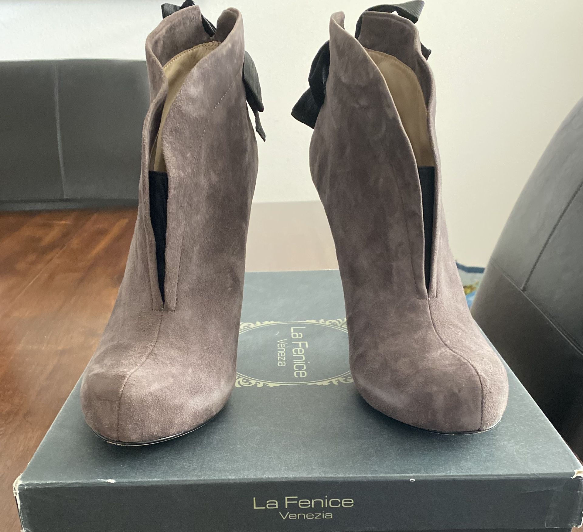 La Fenice Venezia 9.5 Size- Gray Suede High Heels Bootie - Used. 