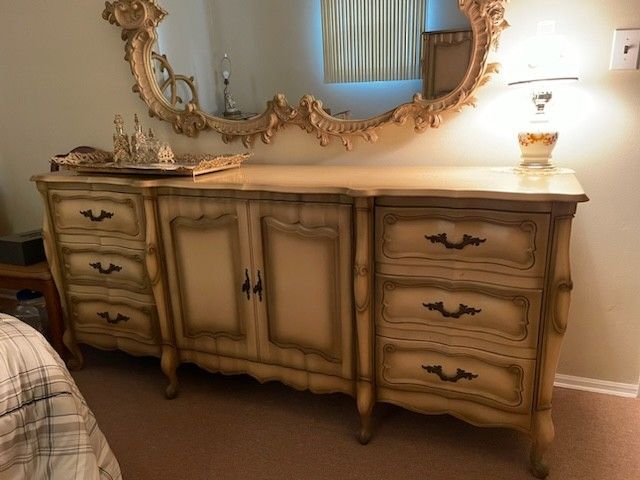 6 Piece French Provincial Bedroom Set