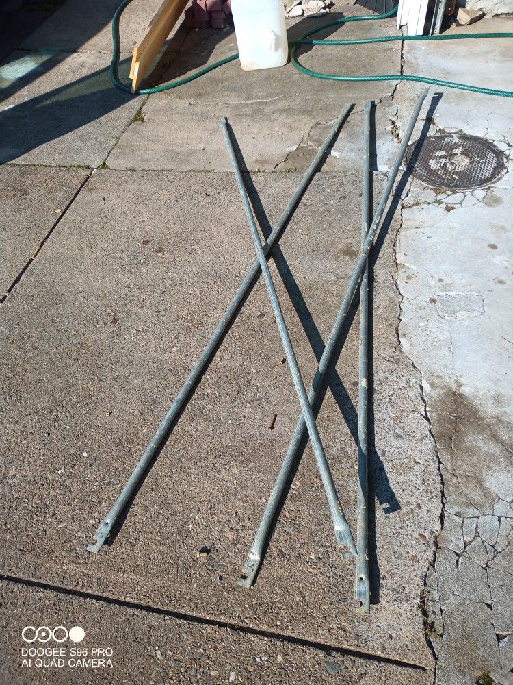 2 Scaffold Braces.