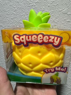 Squeeezy pineapple   (Authentic) -needoh/squeezy toy