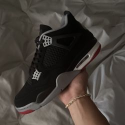 Retro Breds Jordan 4s