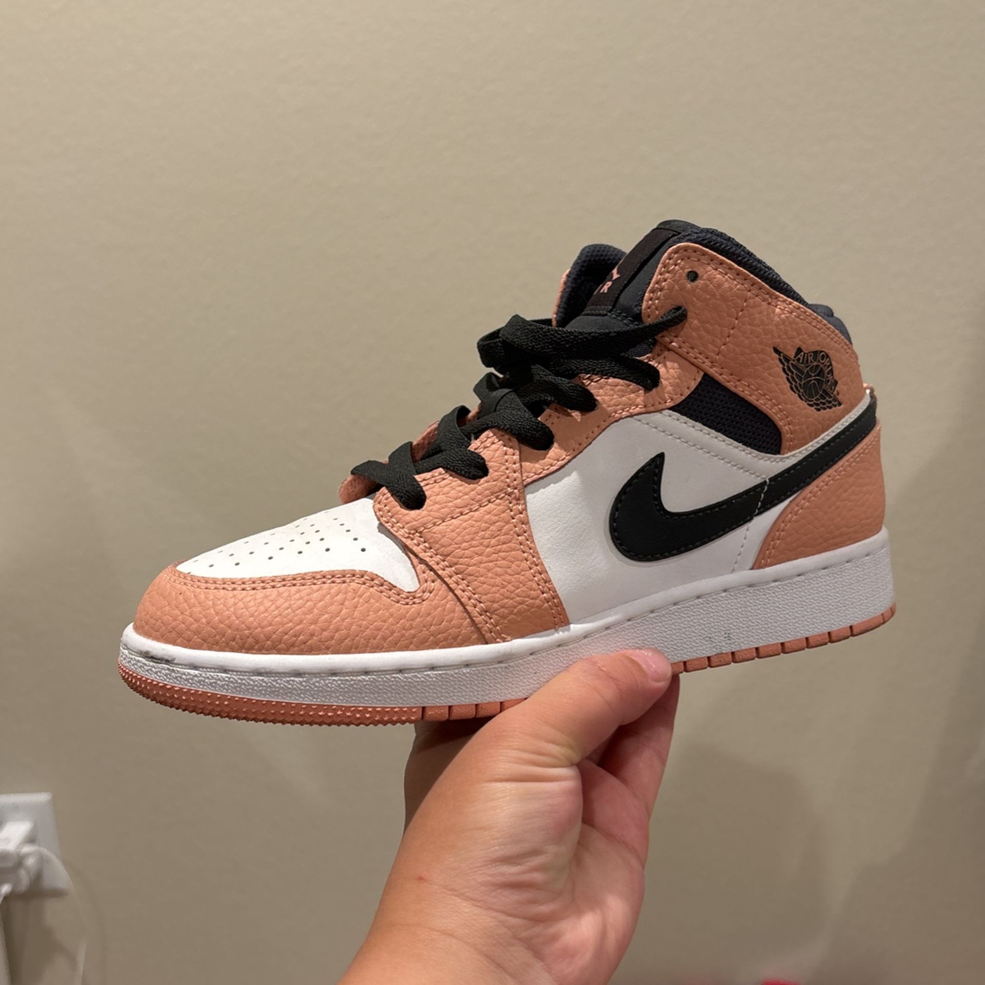 Air Jordan 1 Mid Pink Quartz