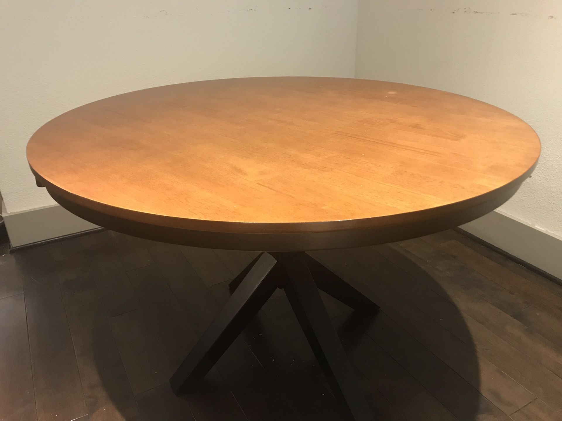 Nebraska Furniture Mart Dining Table w/4 Chairs for Sale in Dallas, TX