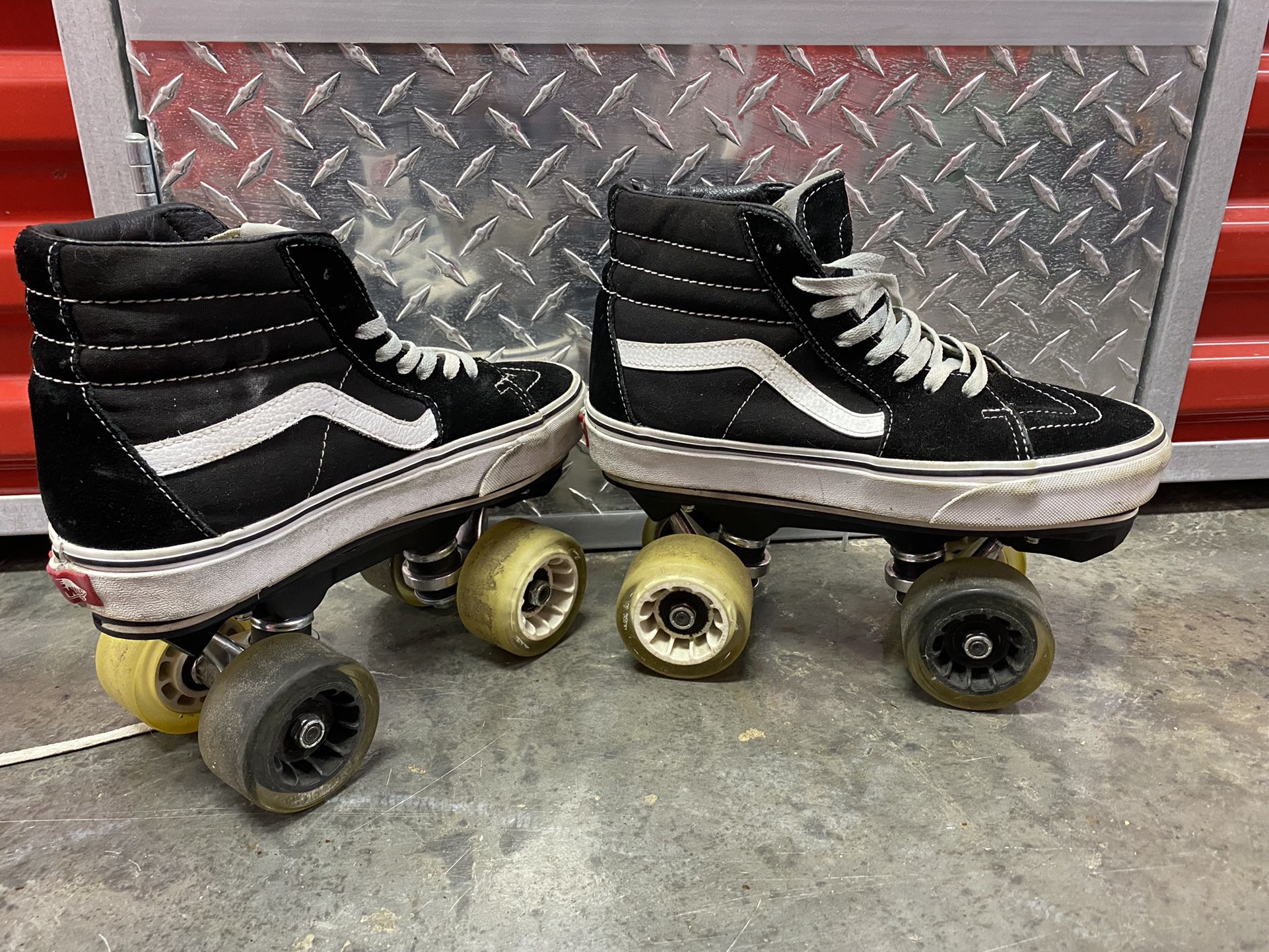 FLANEURZ roller Skates( Turns Into Regular Shoes)