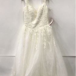 New With Tags Wedding Dresss Cream/Ivory Lace Sweetheart