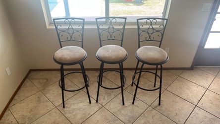 3 Bar Stools