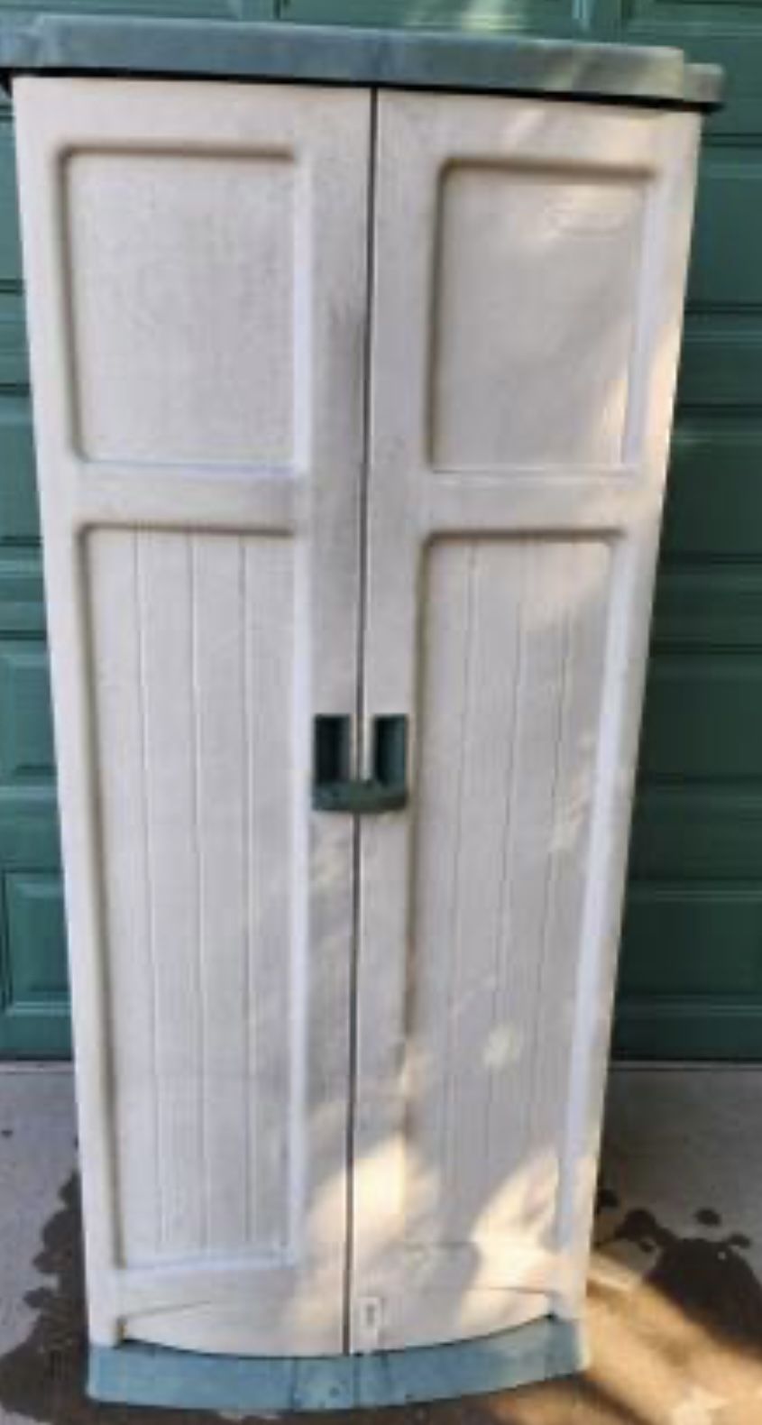 Suncast Plastic Vertical Storage Shed / Locker / Container with Floor for Sale