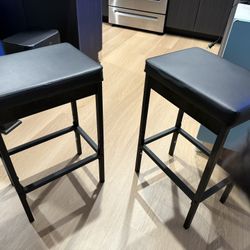 2 Bar Stools 
