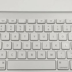 Apple  a1314 Bluetooth Wireless Keyboard Silver (For Parts or Repair) 