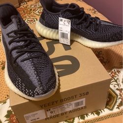 Yeezy Carbon Size 9.5