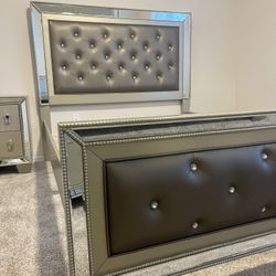 Queen Bed - Glam Style Mirrored Furniture 