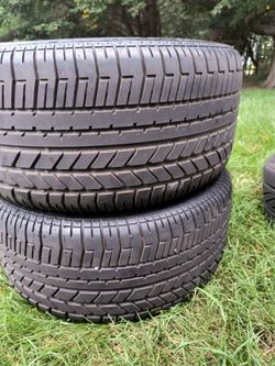 Pair of 275/40/18 Pirelli P-zero tires