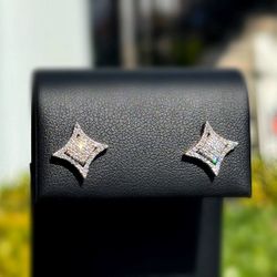 Jewelry 10k solid yellow gold natural diamonds 0.30 CTW beautiful earring’s